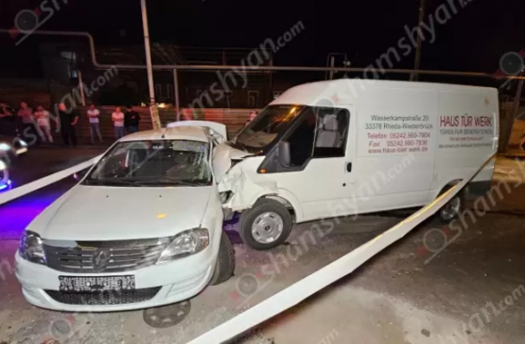 Նորագավիթում բախվել են Ford Transit-ն ու Renault Logan-ը․ կա 1 զոհ, 1 վիրավոր